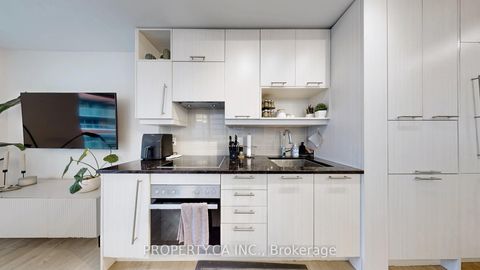 Photo 13 at 311 - 30 Nelson Street, Waterfront Communities C1, Toronto