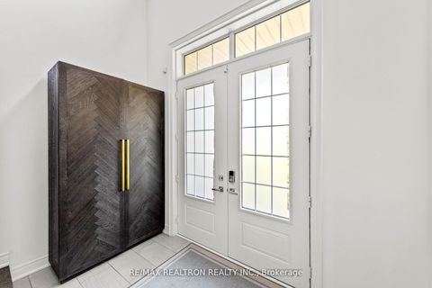 Photo 3 at 92 Chaiwood Court, Patterson, Vaughan