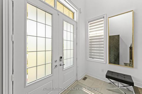 Photo 4 at 92 Chaiwood Court, Patterson, Vaughan