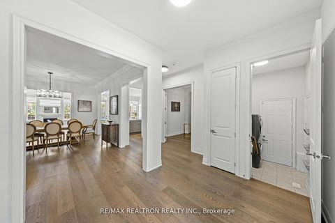 Photo 7 at 92 Chaiwood Court, Patterson, Vaughan