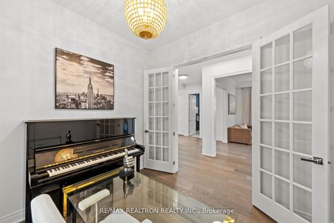 Photo 13 at 92 Chaiwood Court, Patterson, Vaughan