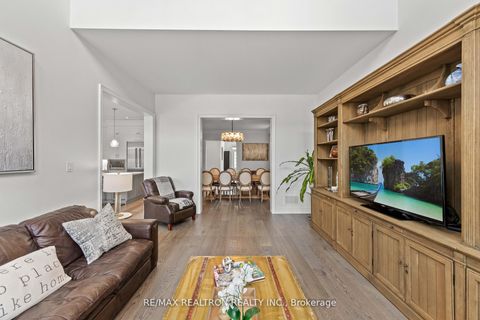 Photo 24 at 92 Chaiwood Court, Patterson, Vaughan