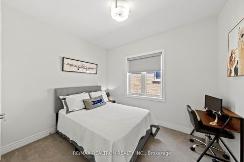 Photo 32 at 92 Chaiwood Court, Patterson, Vaughan