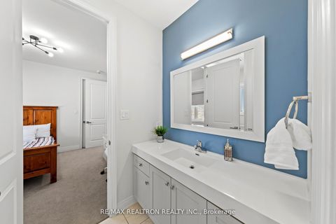 Photo 33 at 92 Chaiwood Court, Patterson, Vaughan