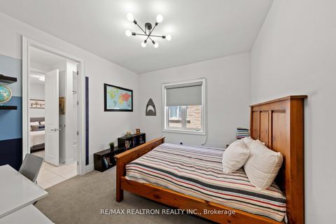 Photo 36 at 92 Chaiwood Court, Patterson, Vaughan