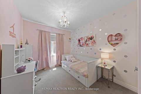 Photo 37 at 92 Chaiwood Court, Patterson, Vaughan