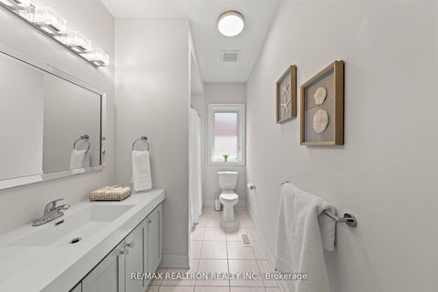 Photo 39 at 92 Chaiwood Court, Patterson, Vaughan