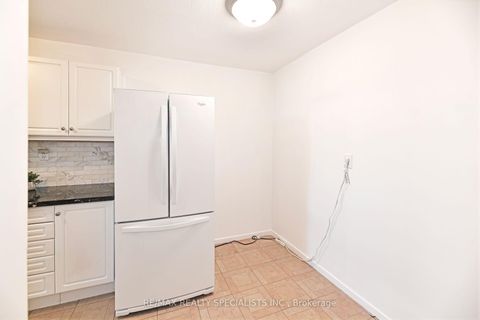 Photo 11 at 1601 - 270 Palmdale Drive, Sullivan, Toronto