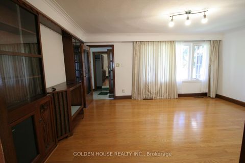 Photo 3 at 260 Moore Park Avenue, Newtonbrook West, Toronto