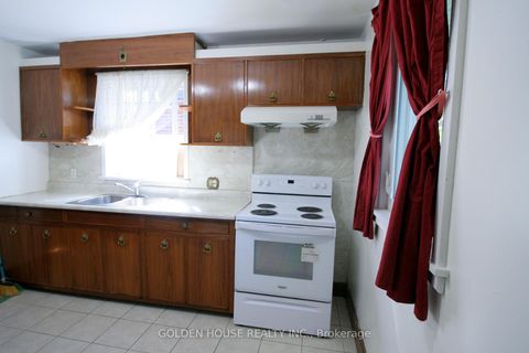 Photo 6 at 260 Moore Park Avenue, Newtonbrook West, Toronto