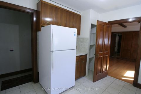 Photo 7 at 260 Moore Park Avenue, Newtonbrook West, Toronto
