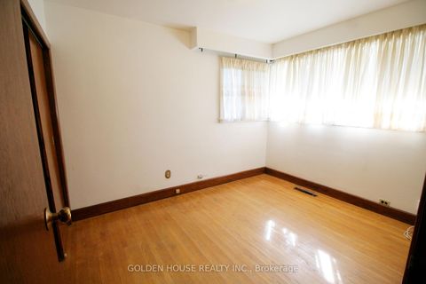 Photo 10 at 260 Moore Park Avenue, Newtonbrook West, Toronto
