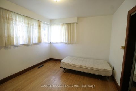 Photo 11 at 260 Moore Park Avenue, Newtonbrook West, Toronto