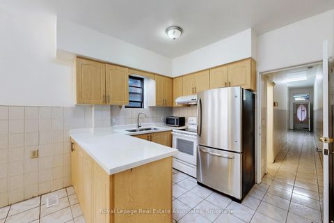 Photo 4 at 143 Seaton Street, Moss Park, Toronto