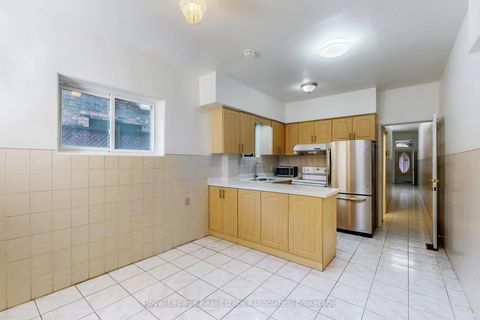Photo 8 at 143 Seaton Street, Moss Park, Toronto