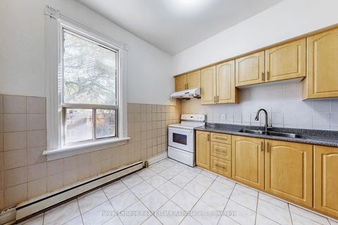 Photo 14 at 143 Seaton Street, Moss Park, Toronto