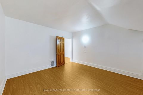 Photo 40 at 143 Seaton Street, Moss Park, Toronto