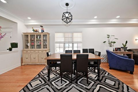 Photo 8 at 100 Kingsbridge Circle, Beverley Glen, Vaughan