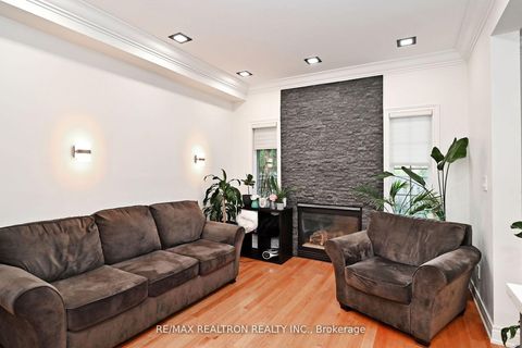 Photo 12 at 100 Kingsbridge Circle, Beverley Glen, Vaughan