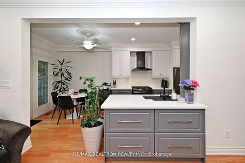 Photo 16 at 100 Kingsbridge Circle, Beverley Glen, Vaughan Photo 16 at 100 Kingsbridge Circle, Beverley Glen, Vaughan