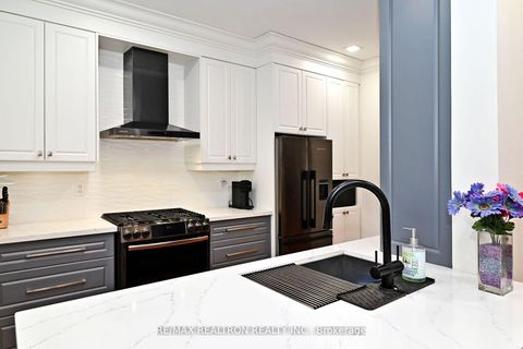 Photo 19 at 100 Kingsbridge Circle, Beverley Glen, Vaughan