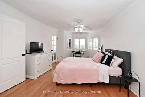 Photo 26 at 100 Kingsbridge Circle, Beverley Glen, Vaughan