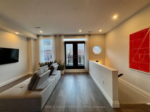 Photo 4 at 216 - 51 Halton Street, Bellwoods, Toronto