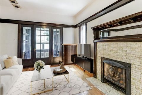 Photo 3 at 413 Parkside Drive, Swansea, Toronto