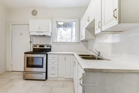 Photo 10 at 413 Parkside Drive, Swansea, Toronto