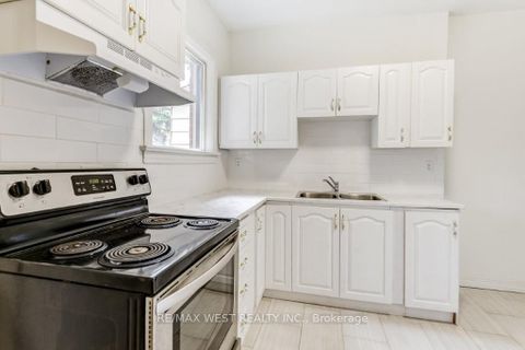 Photo 11 at 413 Parkside Drive, Swansea, Toronto