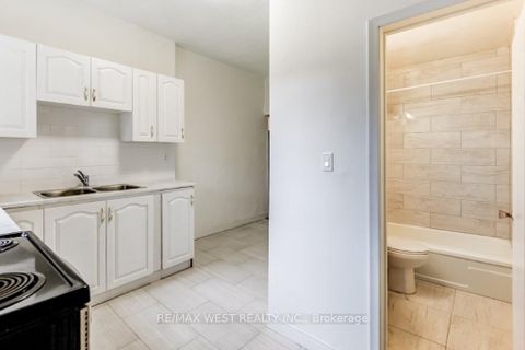 Photo 13 at 413 Parkside Drive, Swansea, Toronto