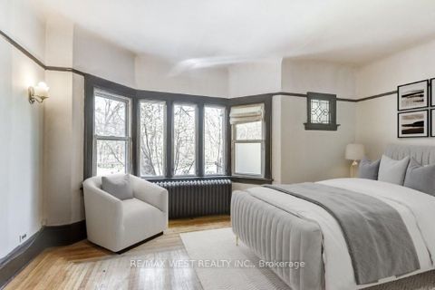 Photo 15 at 413 Parkside Drive, Swansea, Toronto