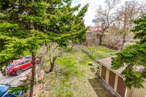 Photo 18 at 413 Parkside Drive, Swansea, Toronto