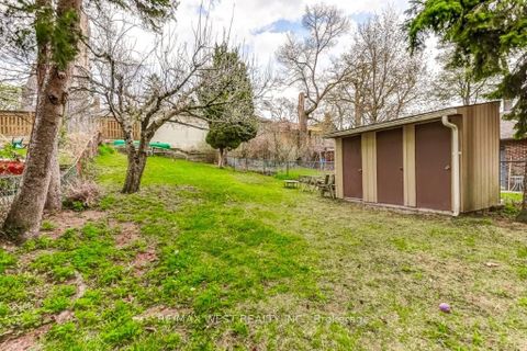 Photo 33 at 413 Parkside Drive, Swansea, Toronto