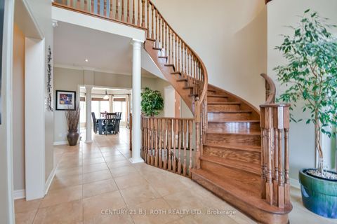 Photo 3 at 38 Camelot Square, Shore, Barrie