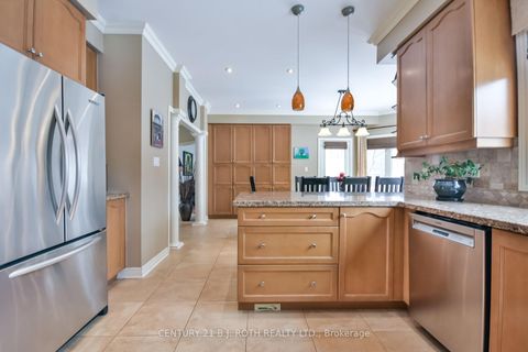 Photo 7 at 38 Camelot Square, Shore, Barrie