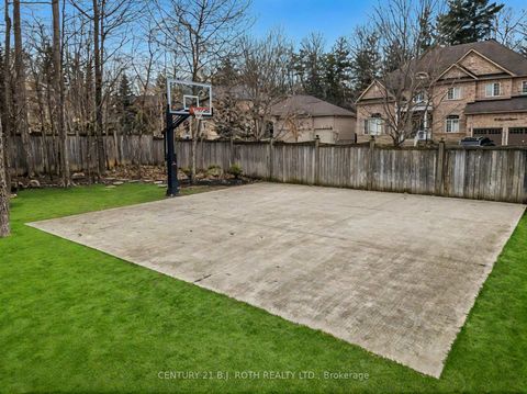 Photo 37 at 38 Camelot Square, Shore, Barrie