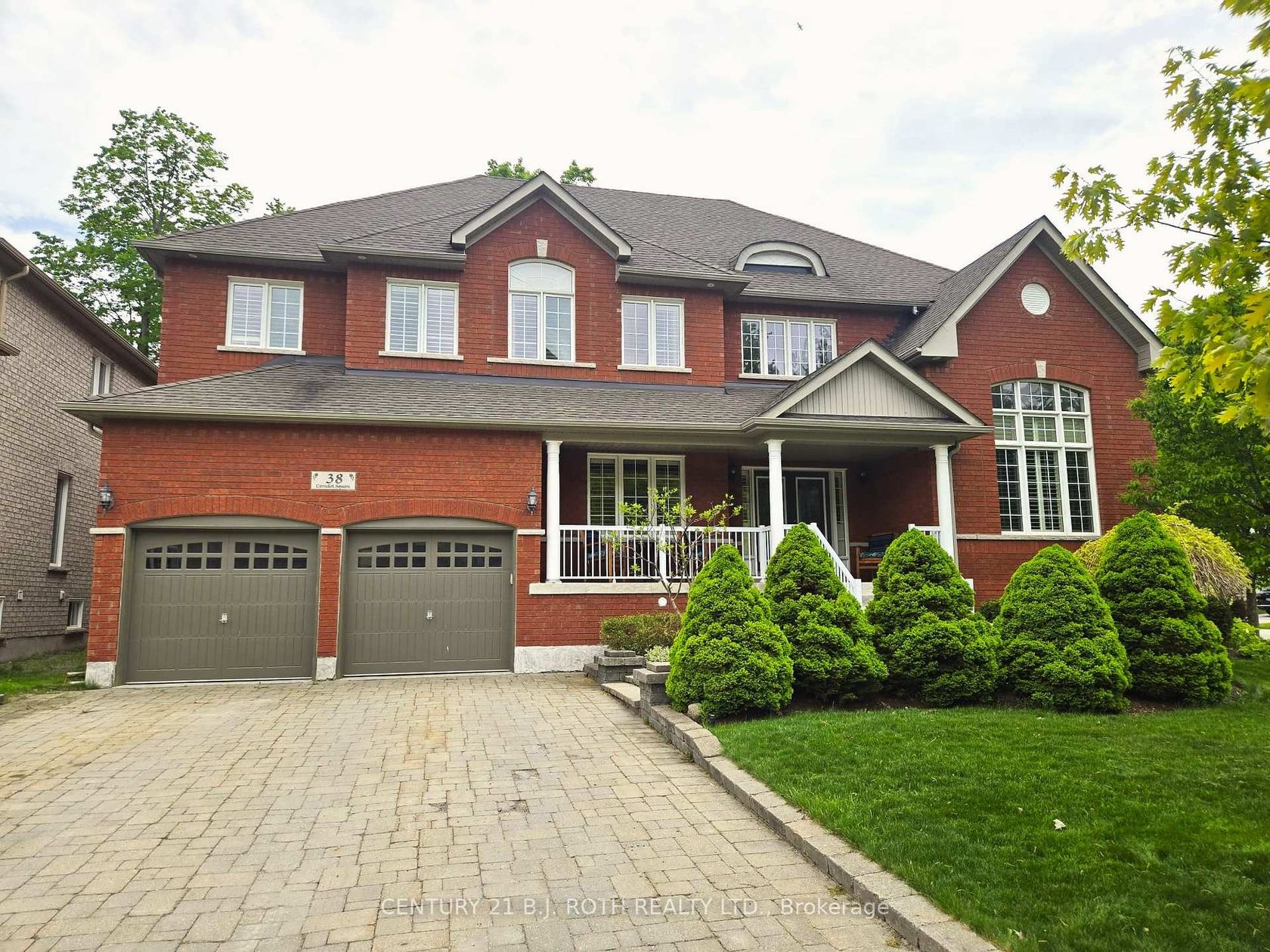 38 Camelot Square, Shore, Barrie photo number 2