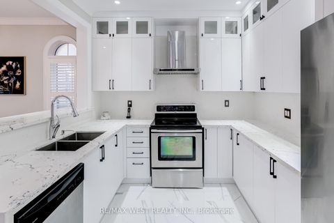Photo 11 at 238 Wardlaw Place, Vellore Village, Vaughan Photo 11 at 238 Wardlaw Place, Vellore Village, Vaughan