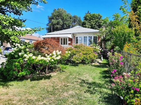 Photo 1 at 3 Saugeen Crescent, Kennedy Park, Toronto