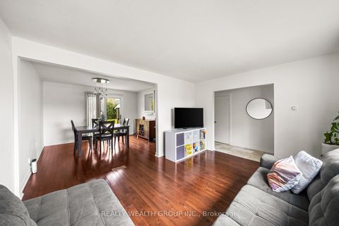 Photo 6 at 17 Haymarket Road, CFB, Toronto Photo 6 at 17 Haymarket Road, CFB, Toronto