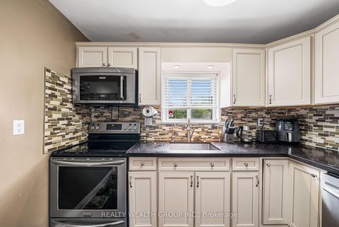 Photo 10 at 17 Haymarket Road, CFB, Toronto