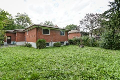 Photo 2 at 240 Dunview Avenue, Willowdale East, Toronto