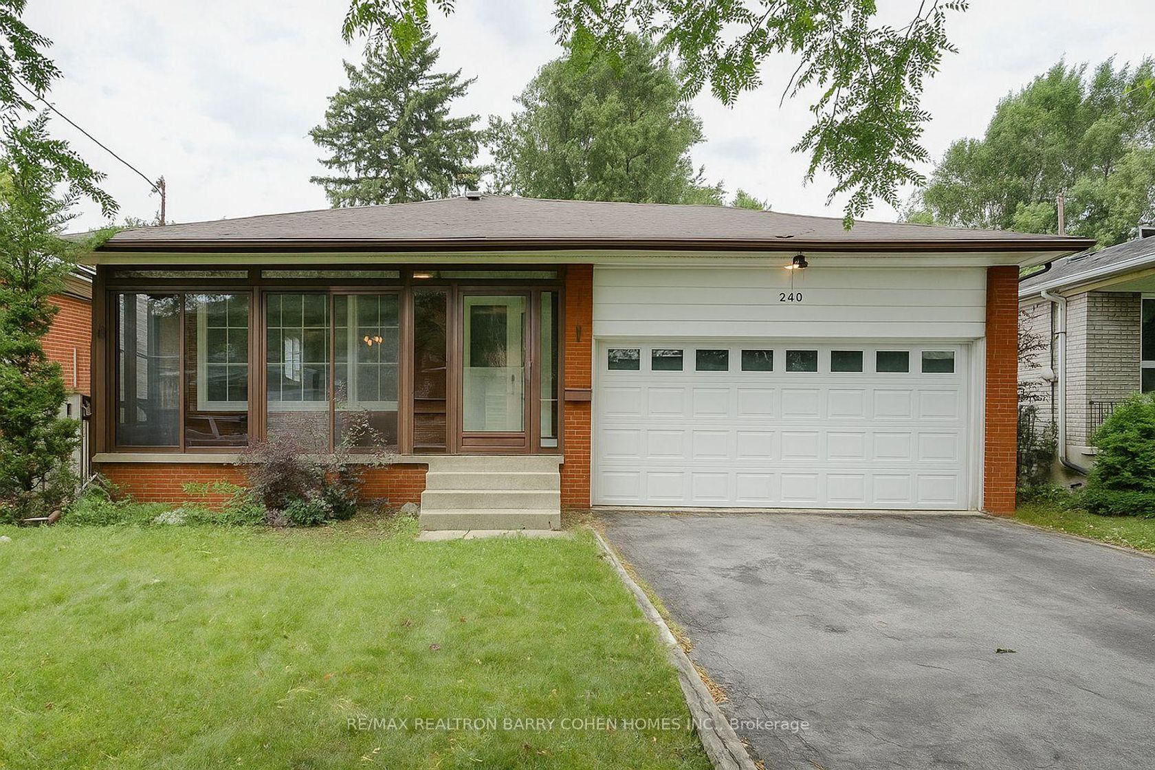 240 Dunview Avenue, Willowdale East, Toronto 