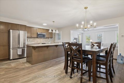 Photo 9 at 3087 Mistletoe Gardens, GO Glenorchy, Oakville