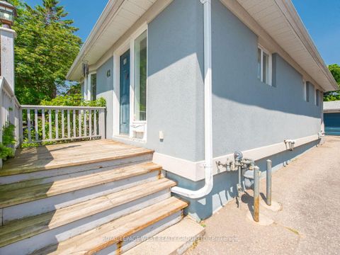 Photo 2 at 42 Tilden Crescent N, Humber Heights, Toronto