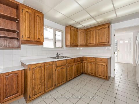 Photo 18 at 42 Tilden Crescent N, Humber Heights, Toronto