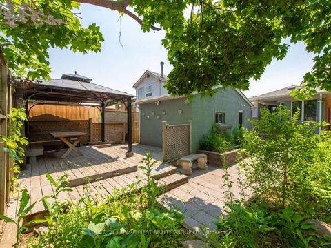 Photo 42 at 42 Tilden Crescent N, Humber Heights, Toronto