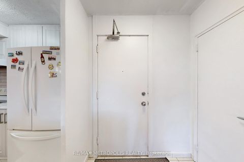 Photo 9 at 809 - 80 Grandravine Drive, York University Heights, Toronto