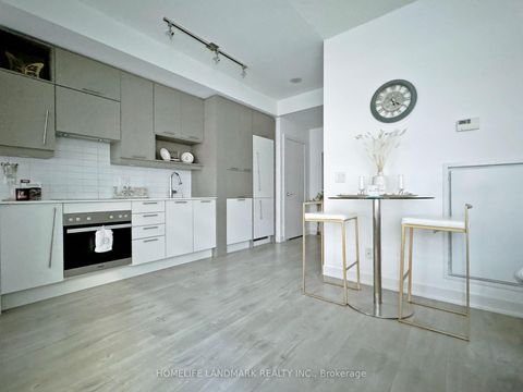 Photo 5 at 418 - 30 Nelson Street, Waterfront Communities C1, Toronto